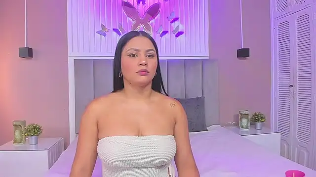 Snapshot of janna_lopez_ chatting on October 17, 2025, 11:34 am janna lopez  online show from October 17, 2025, 11:34 am