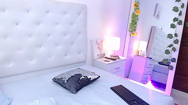 littleslut1 online show from February 9, 2025, 1:14 pm