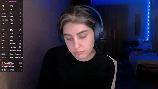  Roselina  online show from January 27, 2025, 7:03 pm