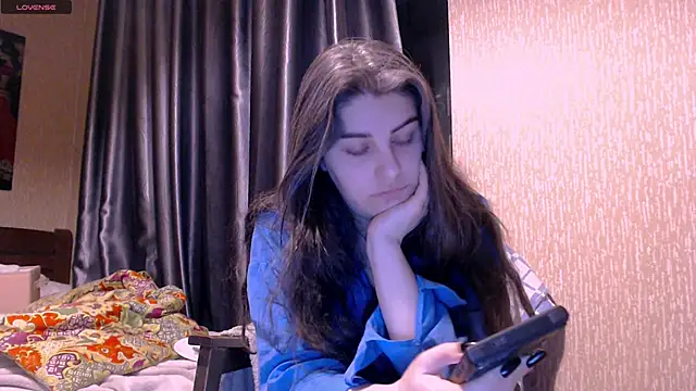  Roselina  online show from February 18, 2025, 4:36 pm