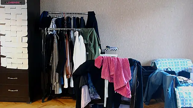  Roselina  online show from April 4, 2026, 7:59 am