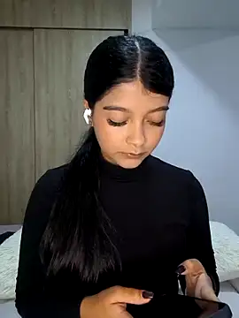 IslaBlaze online show from April 14, 2026, 12:48 am