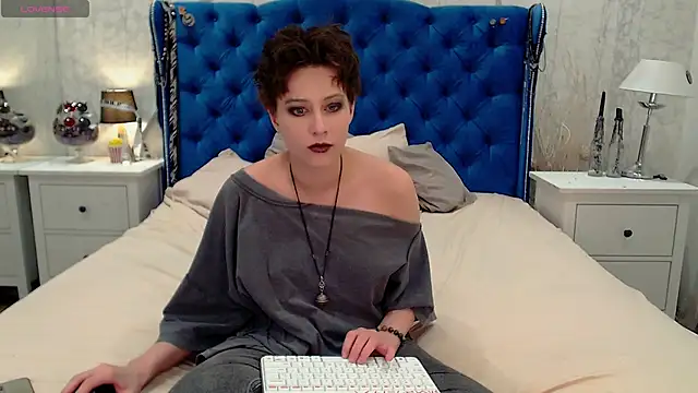 Snapshot of via_mayer_ chatting on February 11, 2026, 9:58 pm via mayer online show from February 11, 2026, 9:58 pm