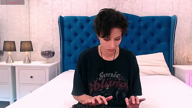 Snapshot of via_mayer_ chatting on September 18, 2025, 7:06 pm via mayer  online show from September 18, 2025, 7:06 pm