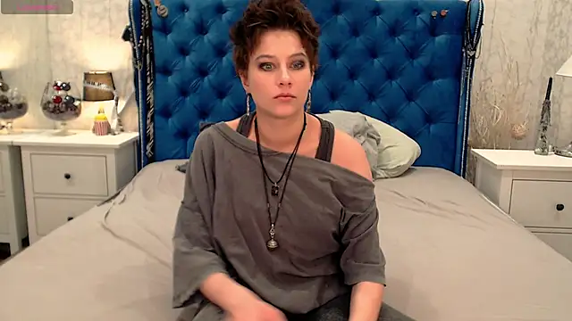 Snapshot of via_mayer_ chatting on February 14, 2026, 2:01 am via mayer online show from February 14, 2026, 2:01 am