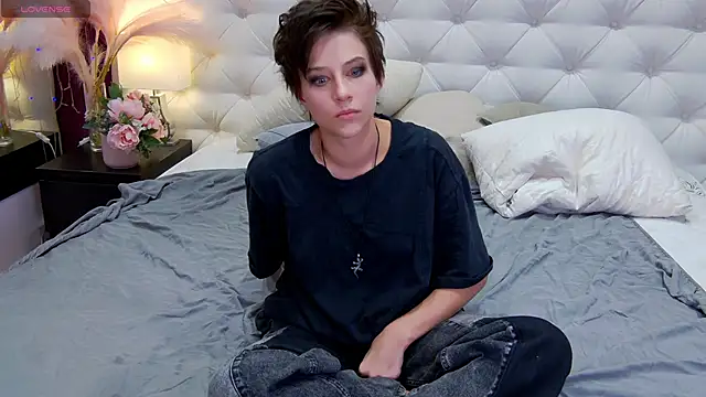 Snapshot of via_mayer_ chatting on September 30, 2025, 1:00 am via mayer  online show from September 30, 2025, 1:00 am