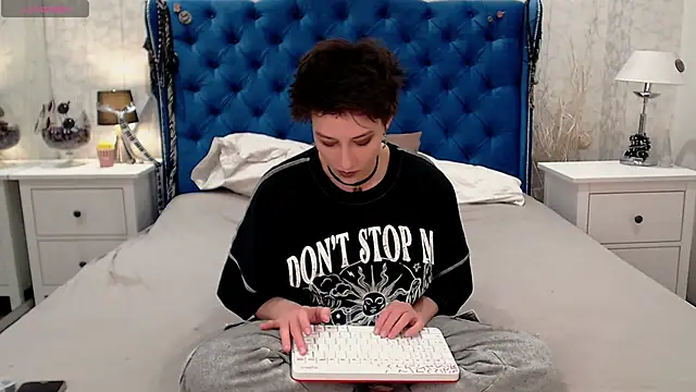 Snapshot of via_mayer_ chatting on March 2, 2026, 9:00 pm via mayer online show from March 2, 2026, 9:00 pm