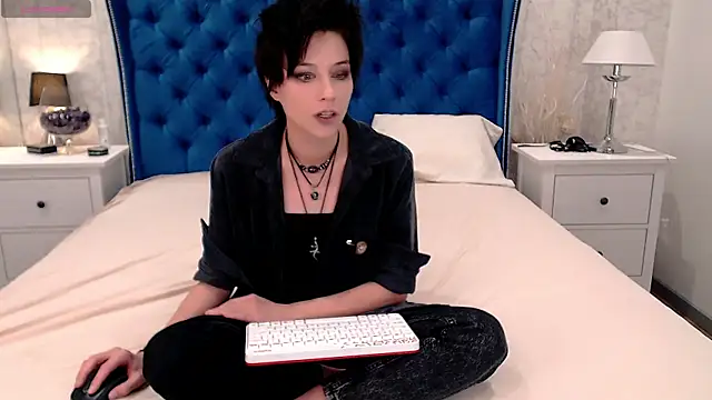 Snapshot of via_mayer_ chatting on October 18, 2025, 1:07 am via mayer  online show from October 18, 2025, 1:07 am