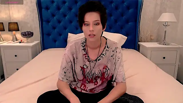 Snapshot of via_mayer_ chatting on October 6, 2025, 8:53 pm via mayer  online show from October 6, 2025, 8:53 pm