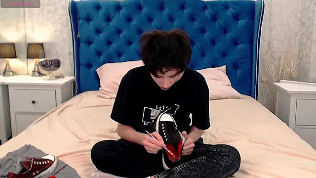 Snapshot of via_mayer_ chatting on October 25, 2025, 8:46 am via mayer  online show from October 25, 2025, 8:46 am