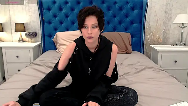 via mayer  online show from November 7, 2025, 10:09 am