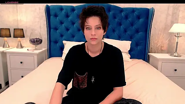 Snapshot of via_mayer_ chatting on October 4, 2025, 1:45 pm via mayer  online show from October 4, 2025, 1:45 pm