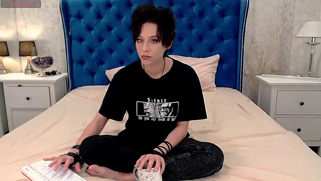 Snapshot of via_mayer_ chatting on October 24, 2025, 6:29 pm via mayer  online show from October 24, 2025, 6:29 pm