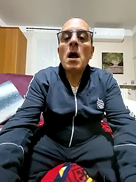 Snapshot of sempreilmio2 chatting on October 5, 2025, 8:43 pm sempreilmio2 online show from October 5, 2025, 8:43 pm