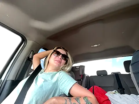 Hatgirl69 online show from September 20, 2025, 4:34 pm
