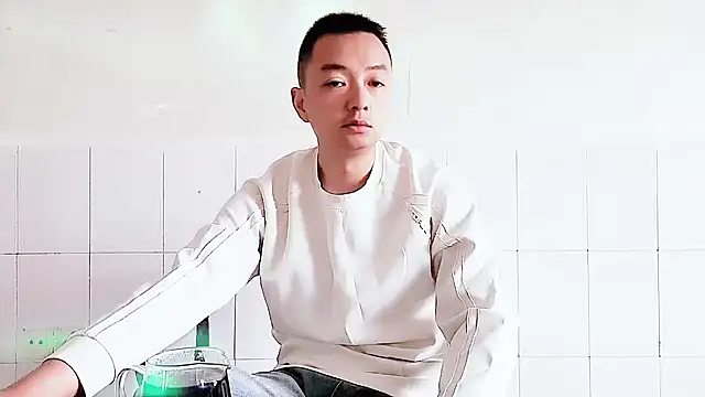 Snapshot of swg176 chatting on September 18, 2025, 1:08 am swg176 online show from September 18, 2025, 1:08 am