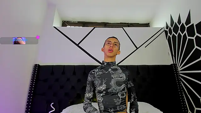 EthaanCox online show from September 20, 2025, 7:19 pm