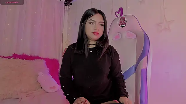 emma soffia  online show from March 13, 2025, 6:01 pm
