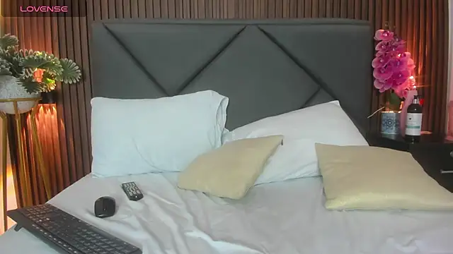 Snapshot of emmily_taylor_ chatting on March 8, 2025, 10:02 pm emmily taylor  online show from March 8, 2025, 10:02 pm