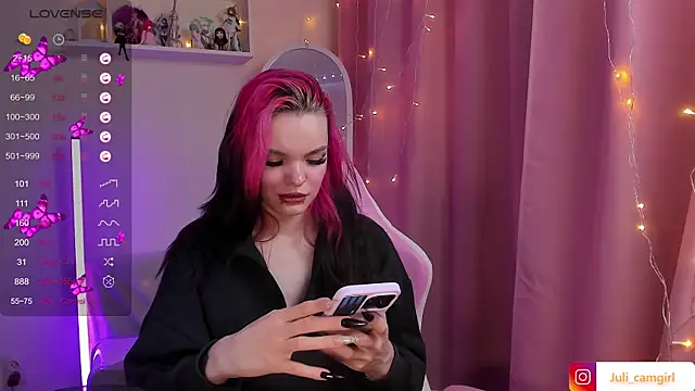 Snapshot of Frau_Juli chatting on January 22, 2025, 9:43 pm Frau Juli online show from January 22, 2025, 9:43 pm