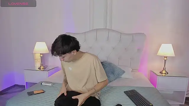 ethan and ava online show from March 19, 2025, 2:02 pm
