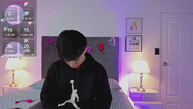 ethan and ava online show from February 19, 2025, 1:39 pm