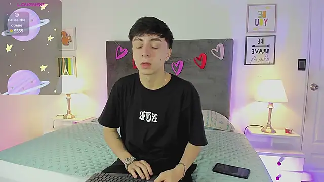 ethan and ava online show from February 18, 2025, 1:33 pm