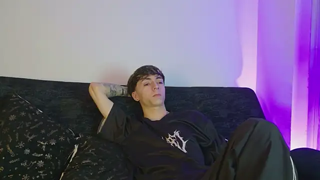 Snapshot of ethan_and_ava chatting on February 20, 2026, 2:19 am ethan and ava online show from February 20, 2026, 2:19 am