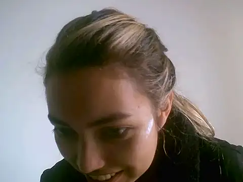 VittoriaTaylor online show from April 4, 2026, 8:48 pm