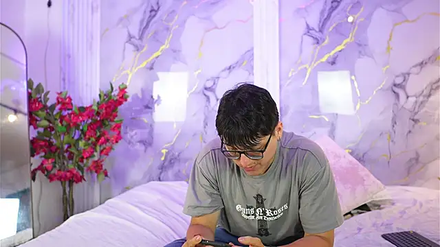 vanilla hot online show from October 5, 2025, 7:37 pm