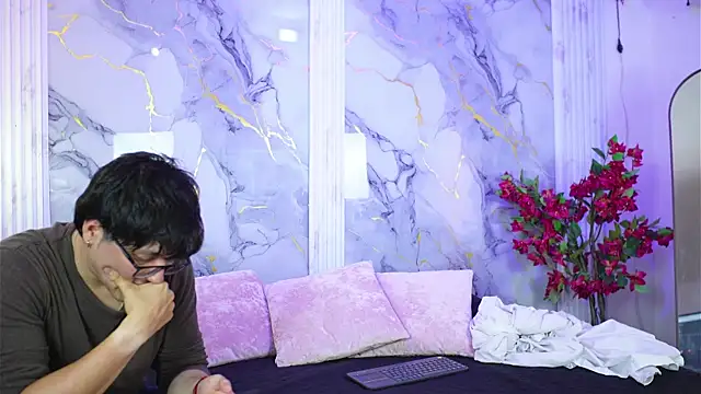 vanilla hot online show from September 19, 2025, 8:02 pm