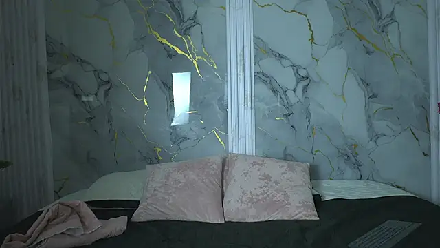 vanilla hot online show from October 17, 2025, 1:57 pm