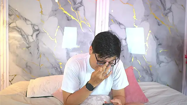 vanilla hot online show from October 13, 2025, 7:37 pm