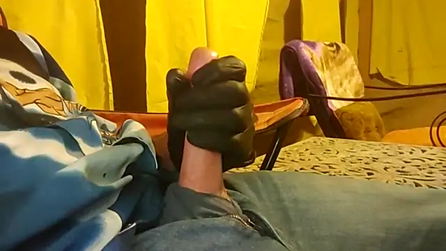 bwcbeat83 online show from November 6, 2025, 1:20 am