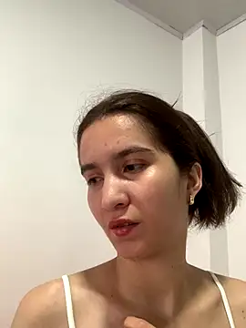 Bella still online show from January 6, 2026, 1:15 pm