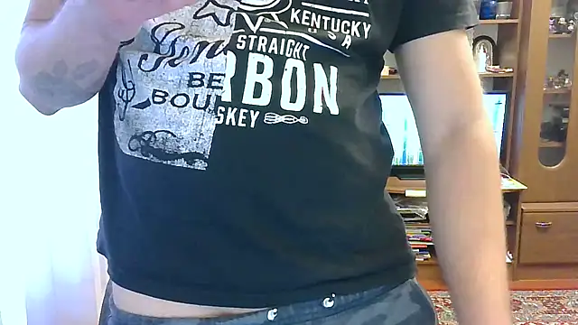 Snapshot of HunterOnBoobs chatting on October 14, 2025, 7:20 am HunterOnBoobs online show from October 14, 2025, 7:20 am