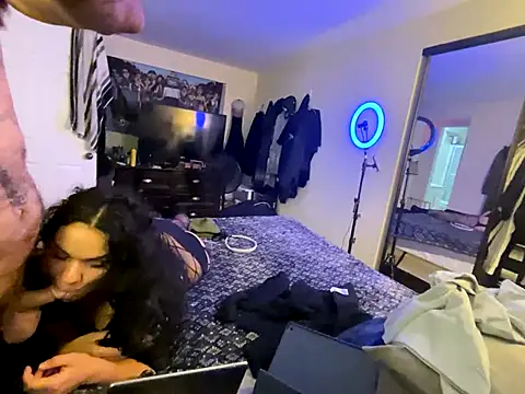 hornycouple818 online show from September 18, 2025, 7:44 am