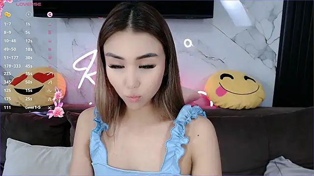 lilulileee online show from March 5, 2025, 4:13 am