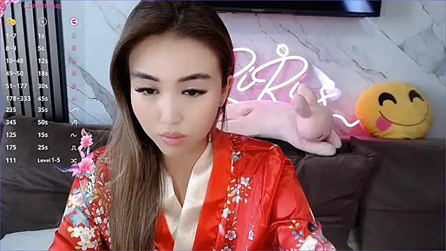 lilulileee online show from February 1, 2025, 6:54 am