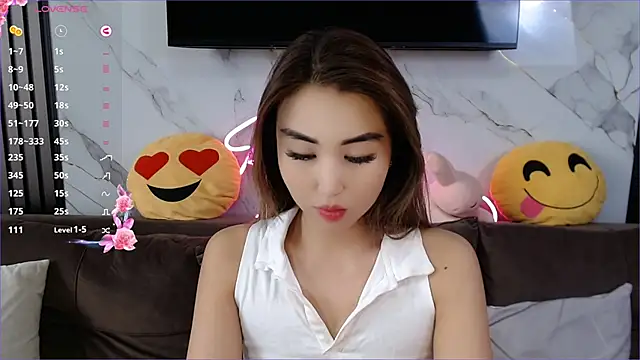 lilulileee online show from February 13, 2025, 5:58 am