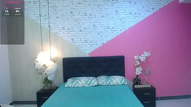 miss honey01 online show from October 5, 2025, 11:45 am