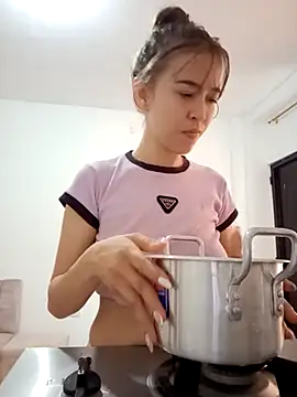 SERAFINA  online show from September 22, 2025, 3:07 pm