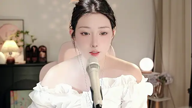 Dou-Dou-er online show from November 12, 2025, 1:37 pm