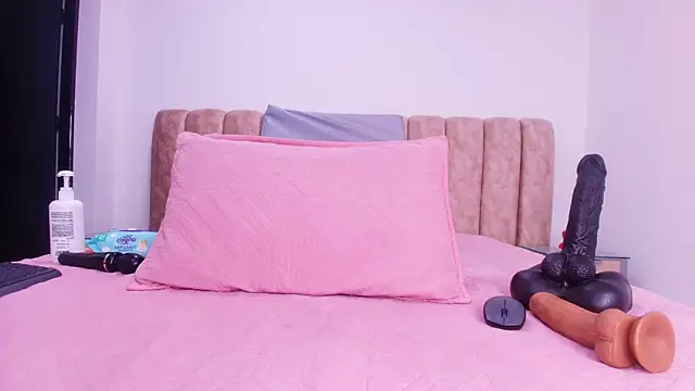 Auroraa miller online show from November 27, 2025, 11:54 am