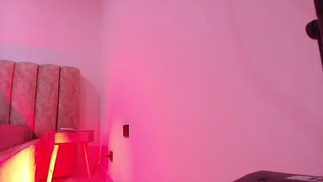 Auroraa miller online show from November 12, 2025, 11:58 am