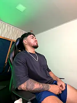 Snapshot of Brad_Summer chatting on October 28, 2025, 5:45 pm Brad Summer online show from October 28, 2025, 5:45 pm