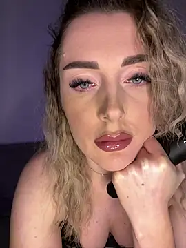 LunaDiamondX online show from January 22, 2025, 8:06 pm