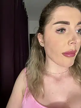 LunaDiamondX online show from February 1, 2025, 9:19 pm