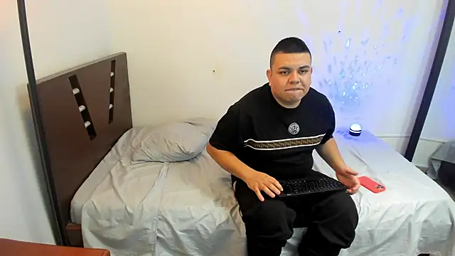 Snapshot of Faridsweetness chatting on January 27, 2025, 3:18 pm Faridsweetness online show from January 27, 2025, 3:18 pm