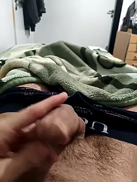 Snapshot of aliates27 chatting on October 25, 2025, 6:19 pm aliates27 online show from October 25, 2025, 6:19 pm